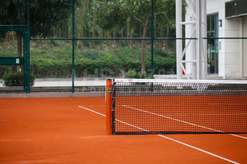 西班牙名宿带您揭开欧洲传统红土网球场的神秘面纱